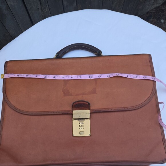 Coach Vintage Leather briefcase with gold buckle and two pockets. - Picture 13 of 14